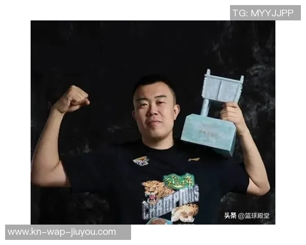 韩德君:从篮球新星到CBA传奇的奋斗历程与荣耀时刻 韩德君:从篮球新星到CBA传奇的奋斗历程与荣耀时刻